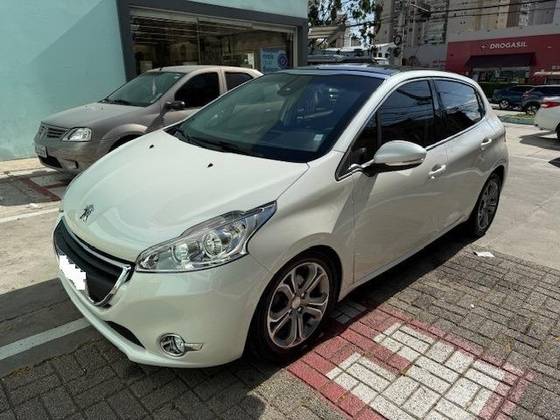 PEUGEOT 208 1.6 GRIFFE 16V FLEX 4P AUTOMÁTICO